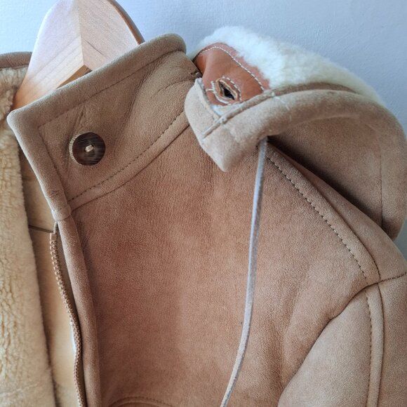 Overland sheepskin coat w removable hood - Picture 5 of 7